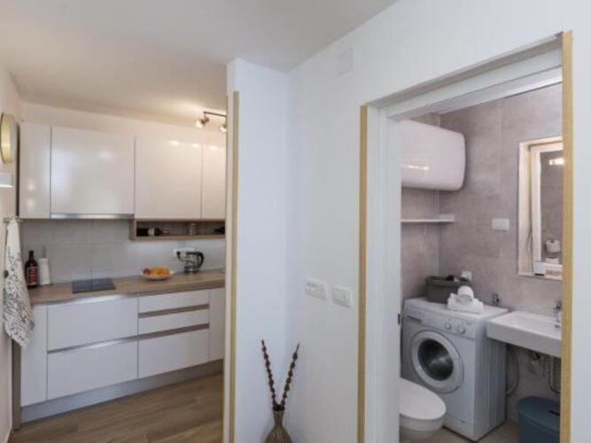 Image 4 of Apartment Hitri – One Bedroom Apartment with Terrace and Garden View