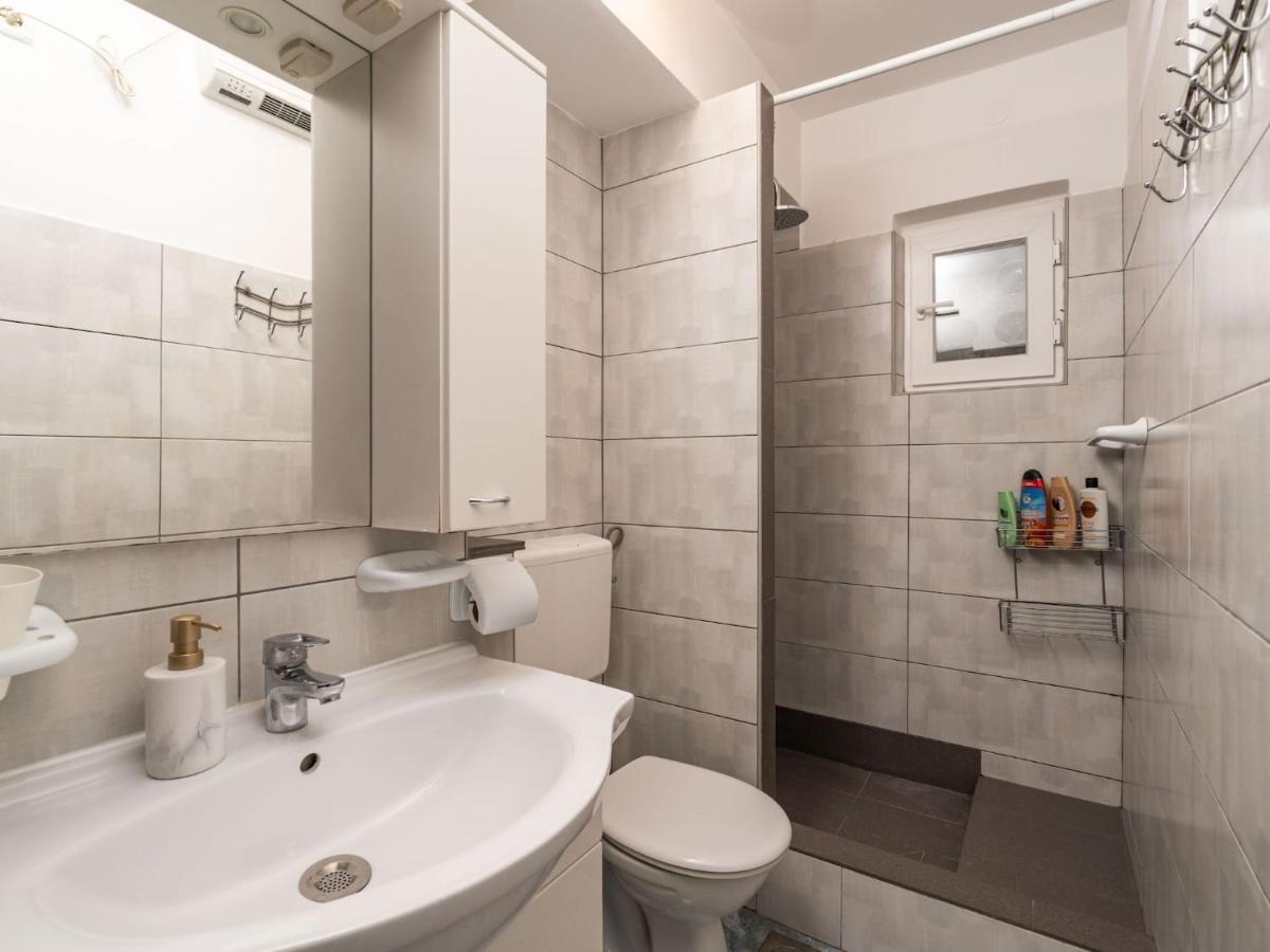 Image 2 of Apartment Lolo – Two Bedroom Apartment with Loggia and Street View