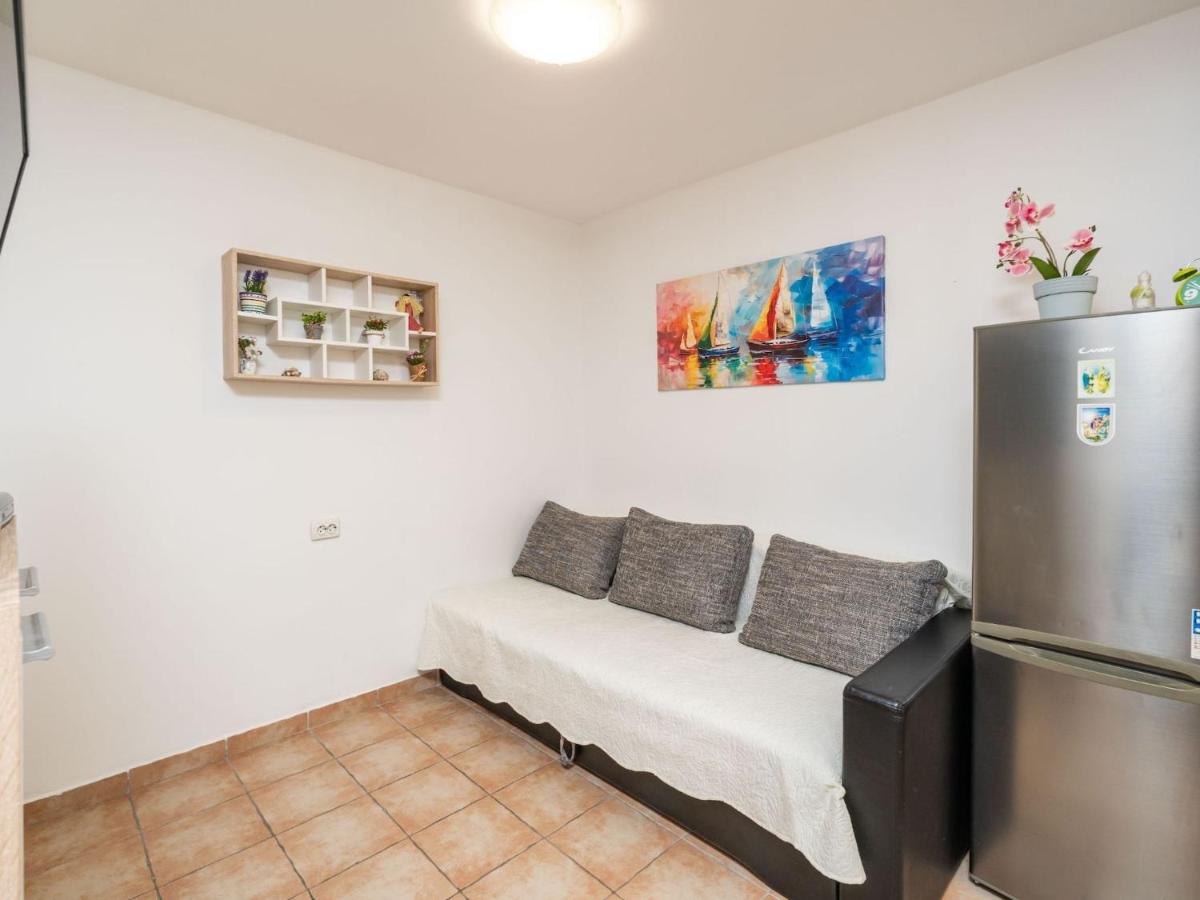 Image 4 of Apartment Lolo – Two Bedroom Apartment with Loggia and Street View