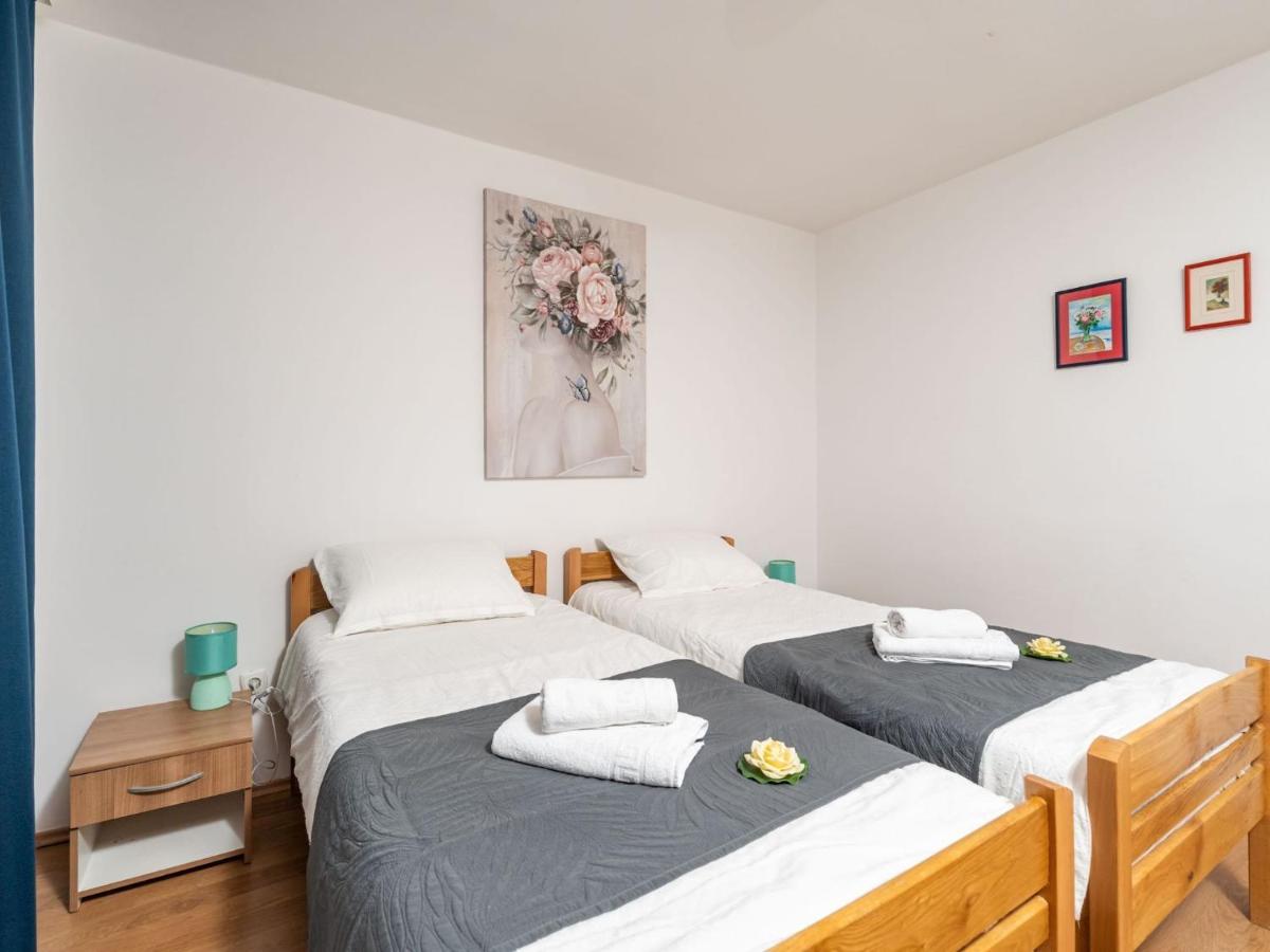 Image 5 of Apartment Lolo – Two Bedroom Apartment with Loggia and Street View