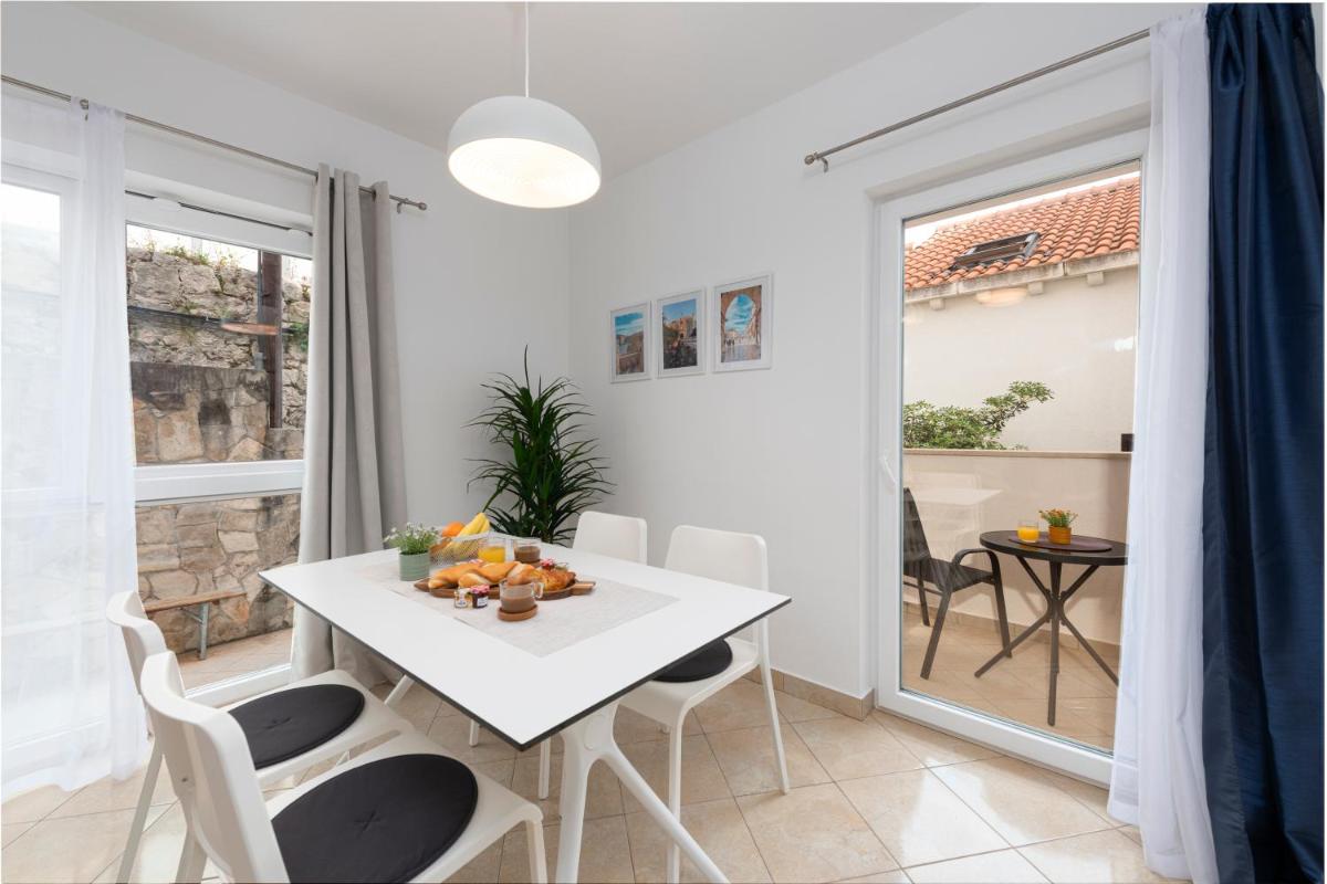 Image 3 of Apartment Moskar