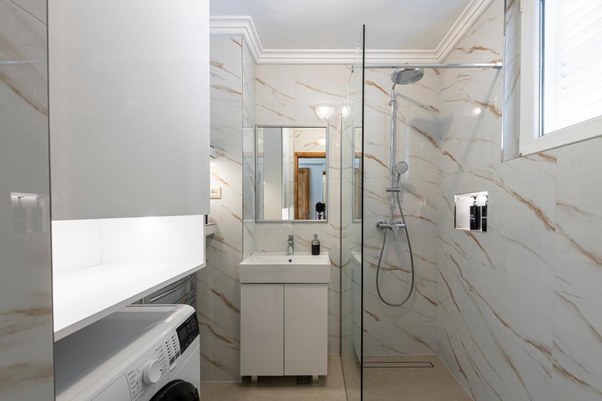 Image 2 of Apartment One , sea view , free parking