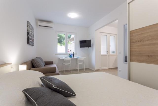 Image of Apartment R&R