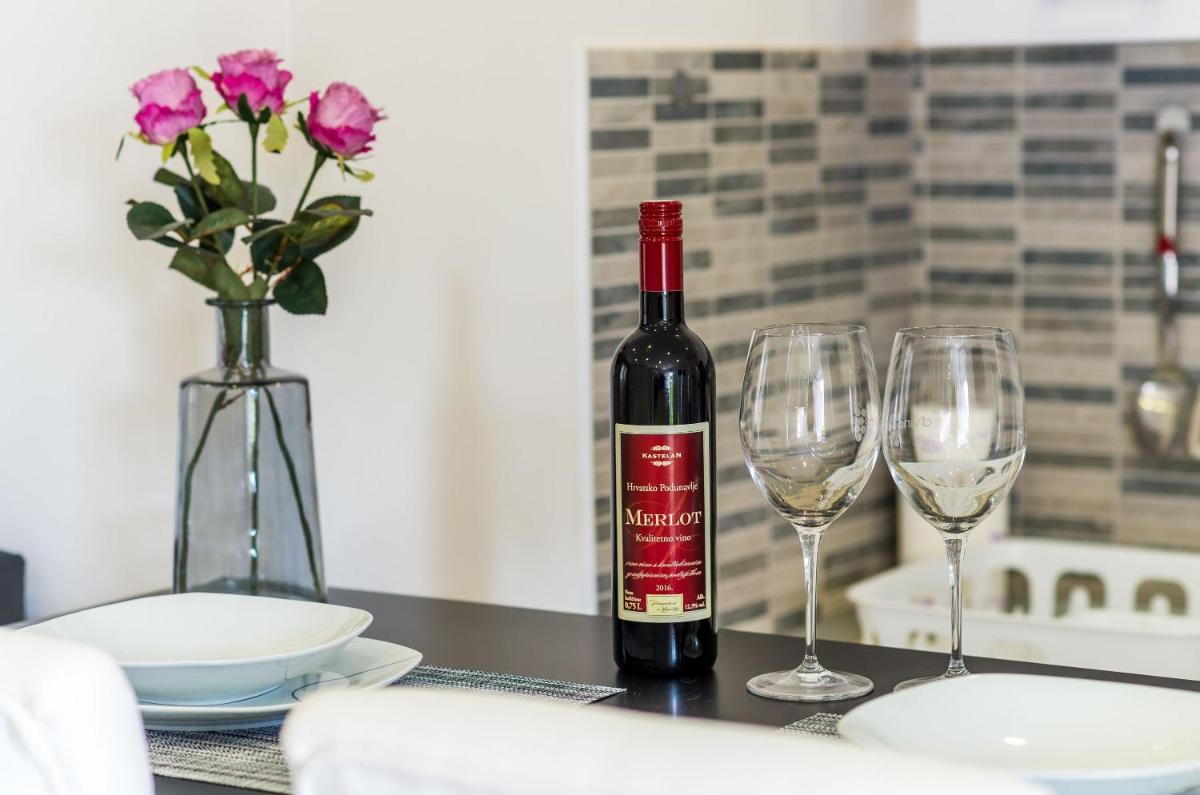 Image 5 of Apartments Monica