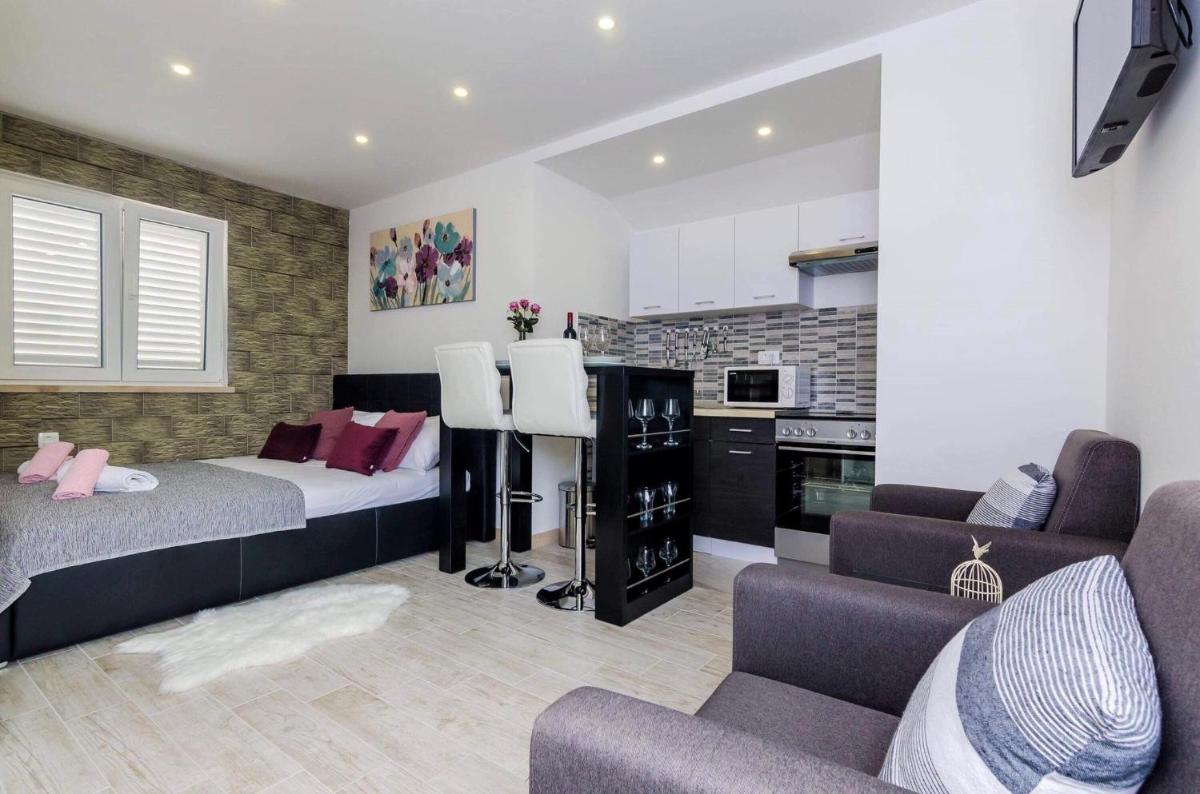 Image 6 of Apartments Monica