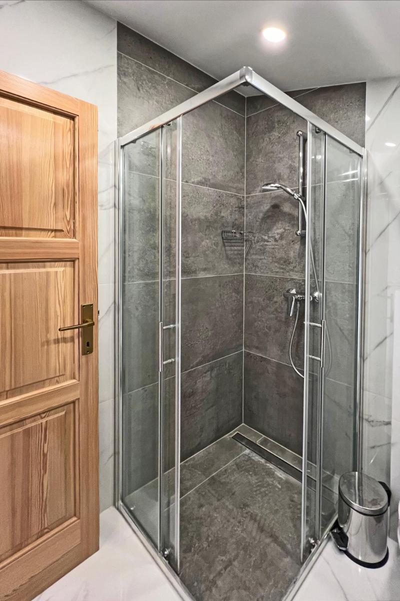 Image 3 of Belissima Ella