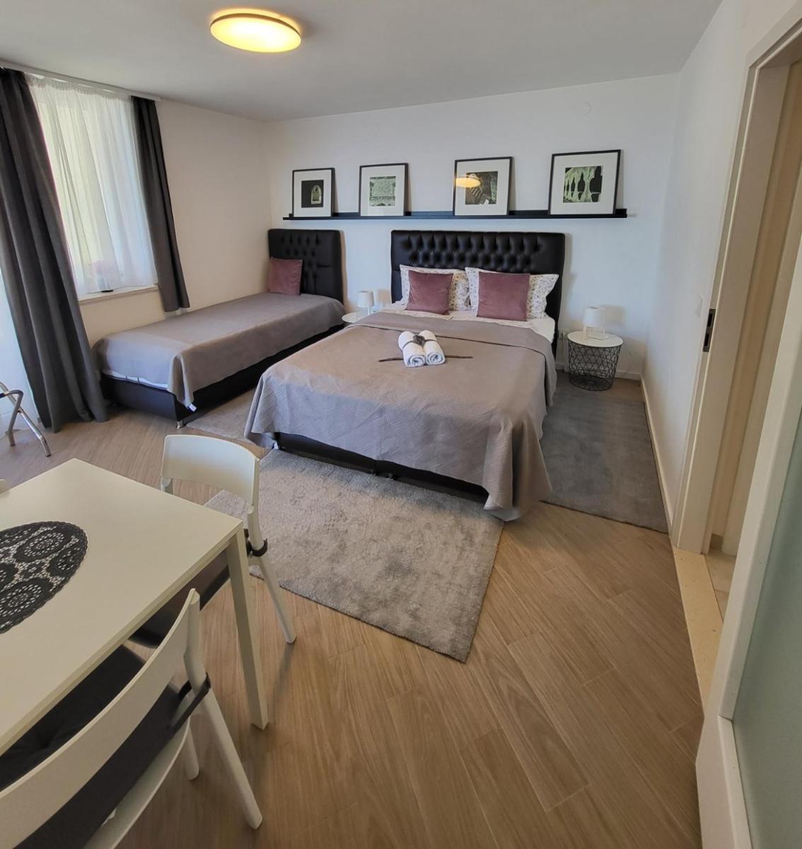 Image 3 of Blue Star Apartments