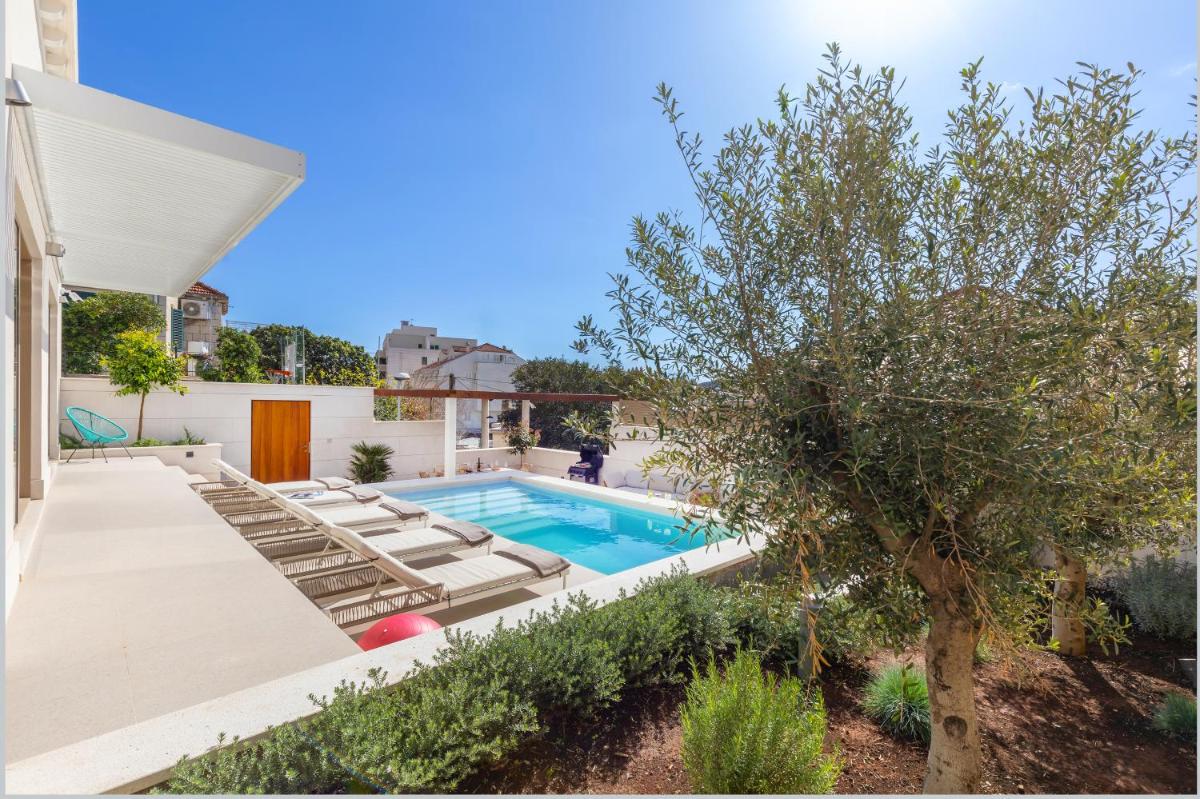 Image 4 of Brand New Villa Carmelita Exclusive with free Smart Car