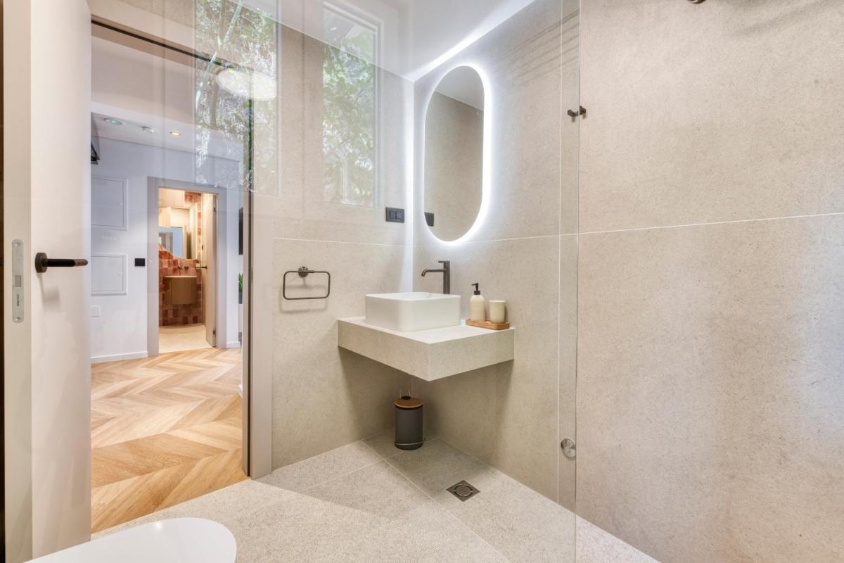 Image 2 of Golden Niche Apartment