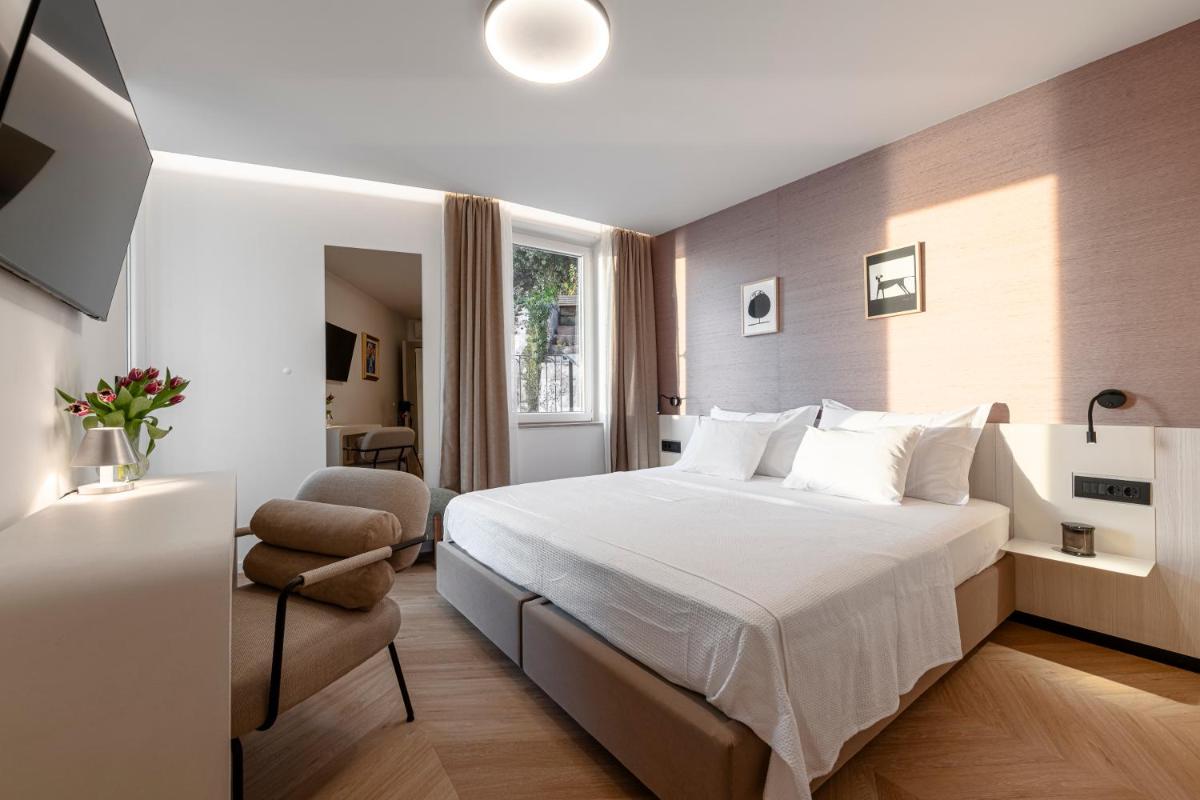 Image 6 of Golden Niche Apartment