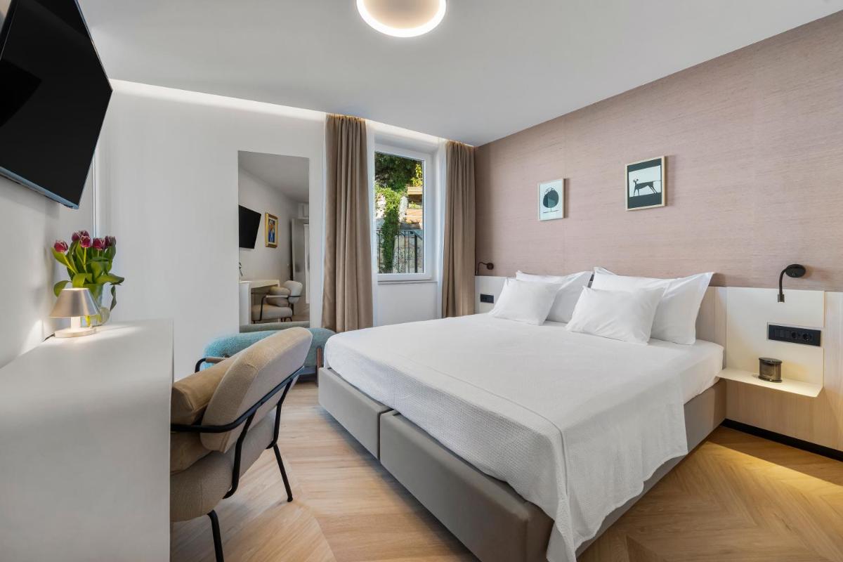 Image 1 of Golden Niche Apartment