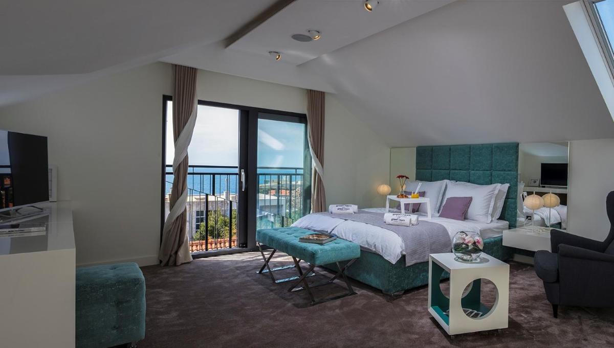 Image 1 of Green Room