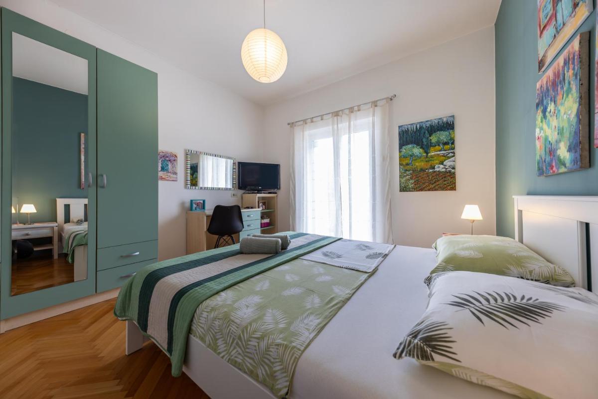 Image 6 of Green holiday