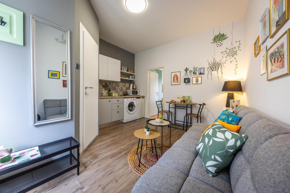 Image 3 of Green holiday