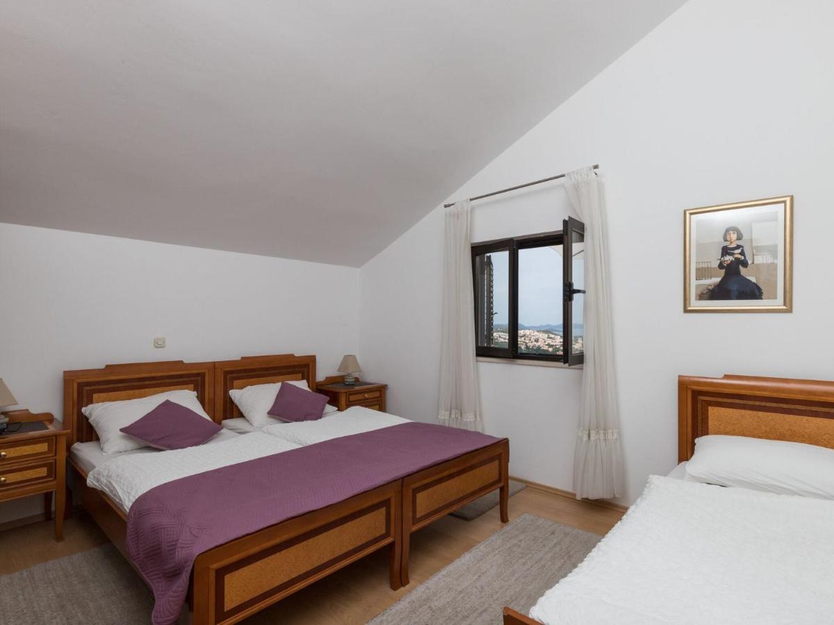 Image 5 of Guest House Kono – Two-Bedroom Apartment with Balcony and Sea View – Marka Gjaje Street