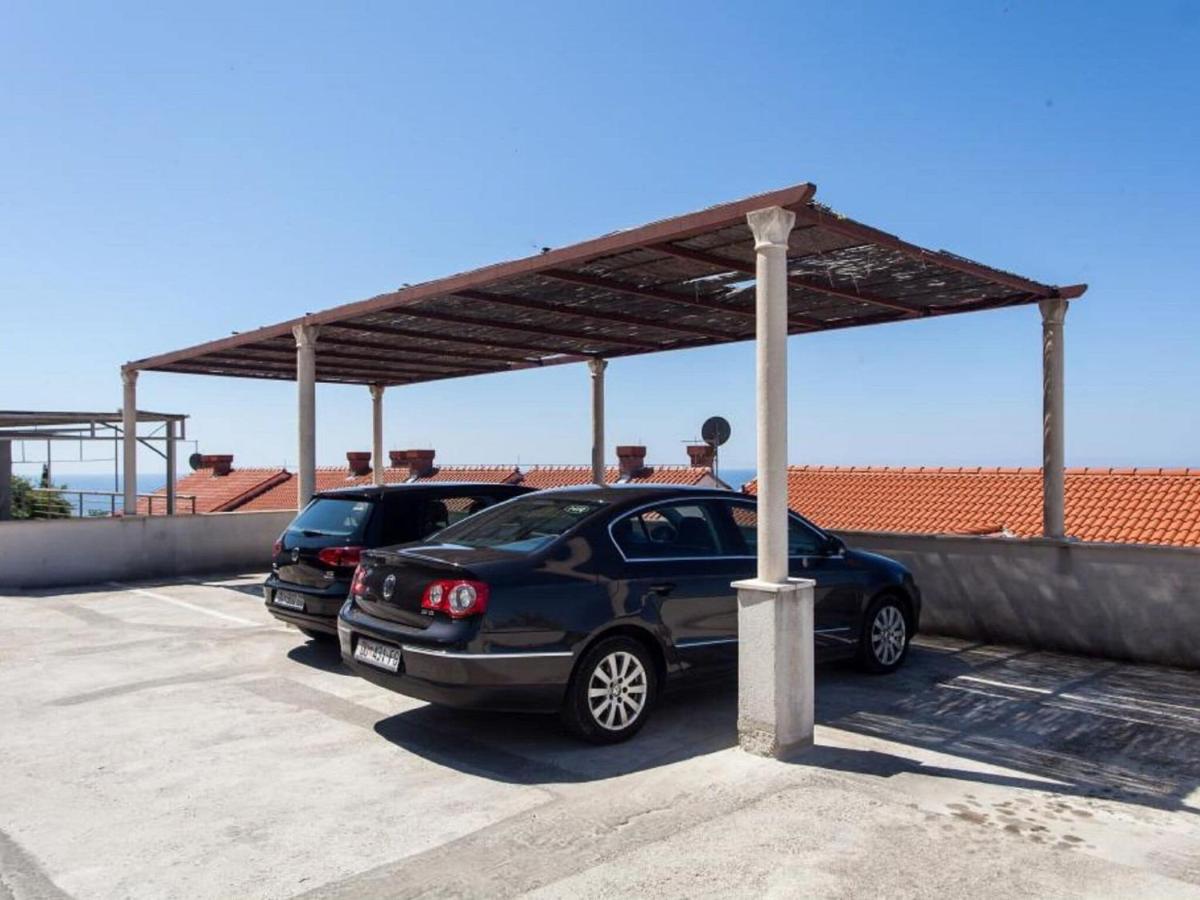 Image 6 of Guest House Kono – Two-Bedroom Apartment with Balcony and Sea View – Marka Gjaje Street