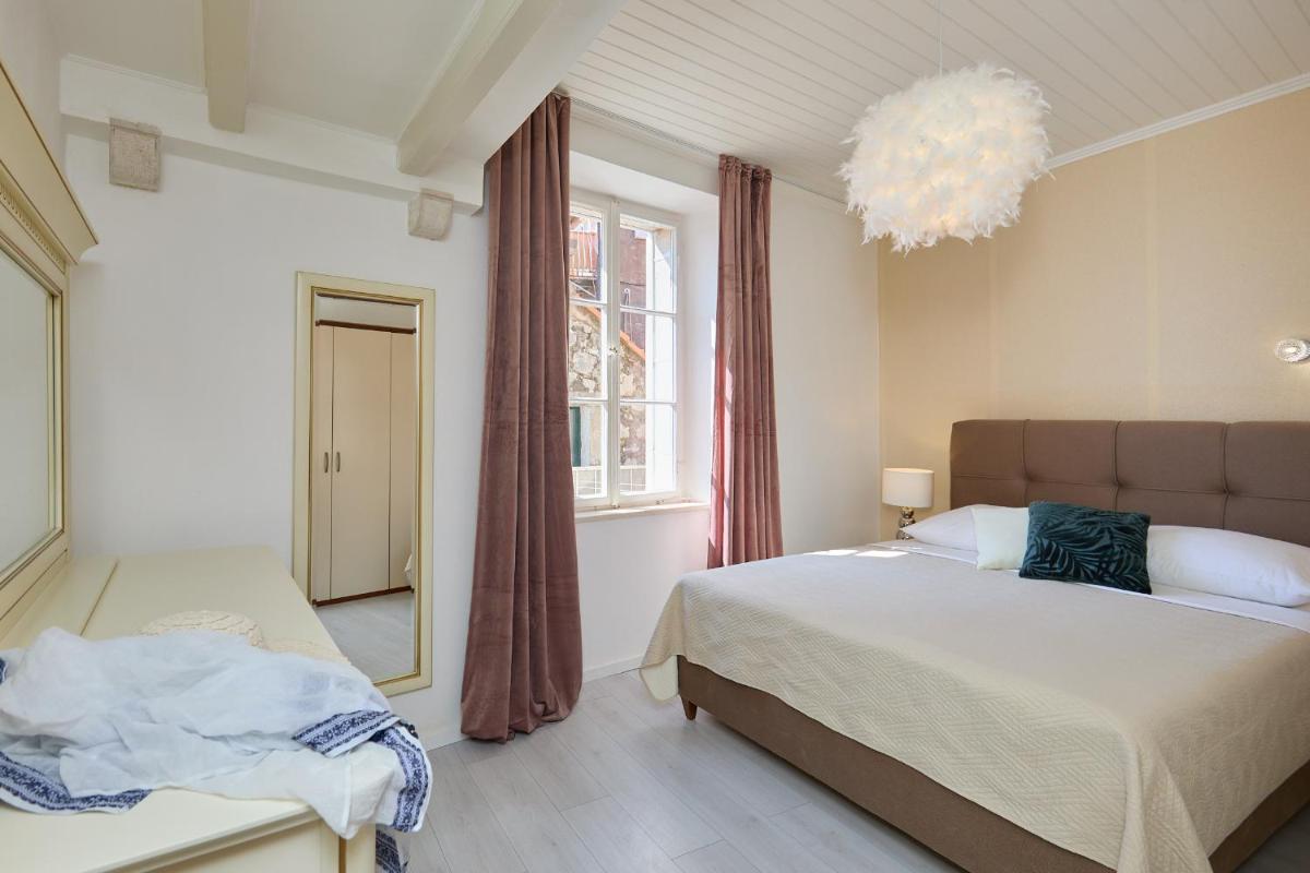 Image 1 of Hedera Estate, Hedera A22