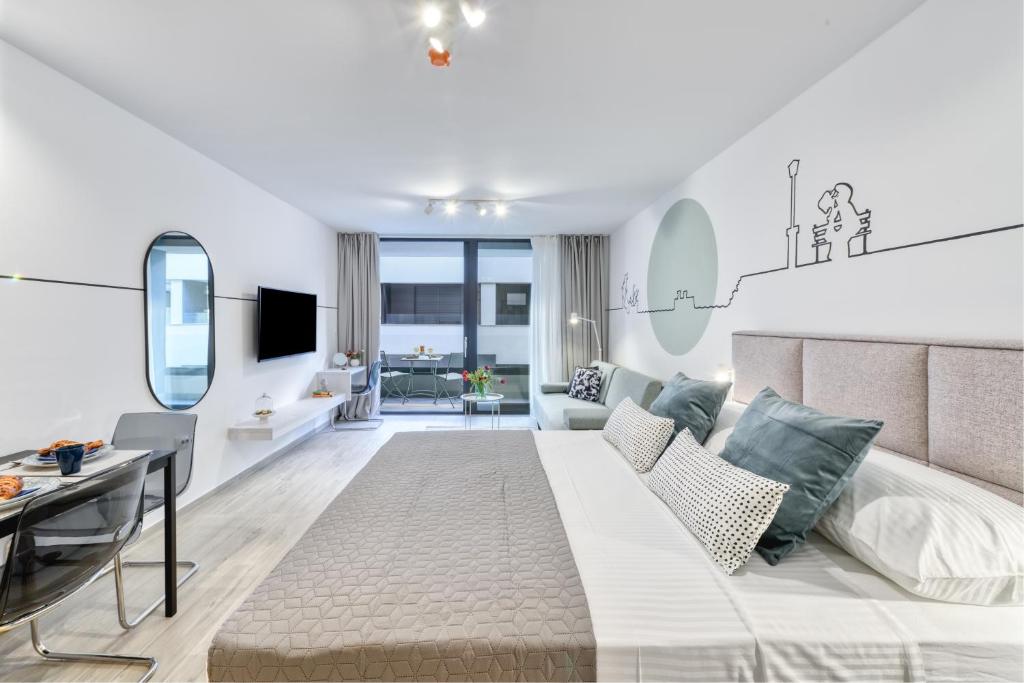 Image of Hica Apartments La Linea Studio Apt with Balcony