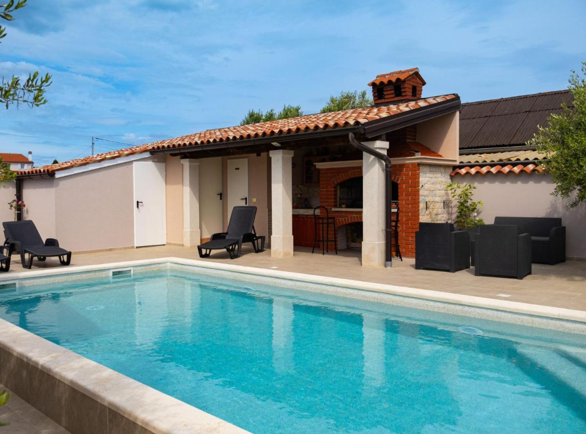 Image 1 of Indy’s Beach Apartments