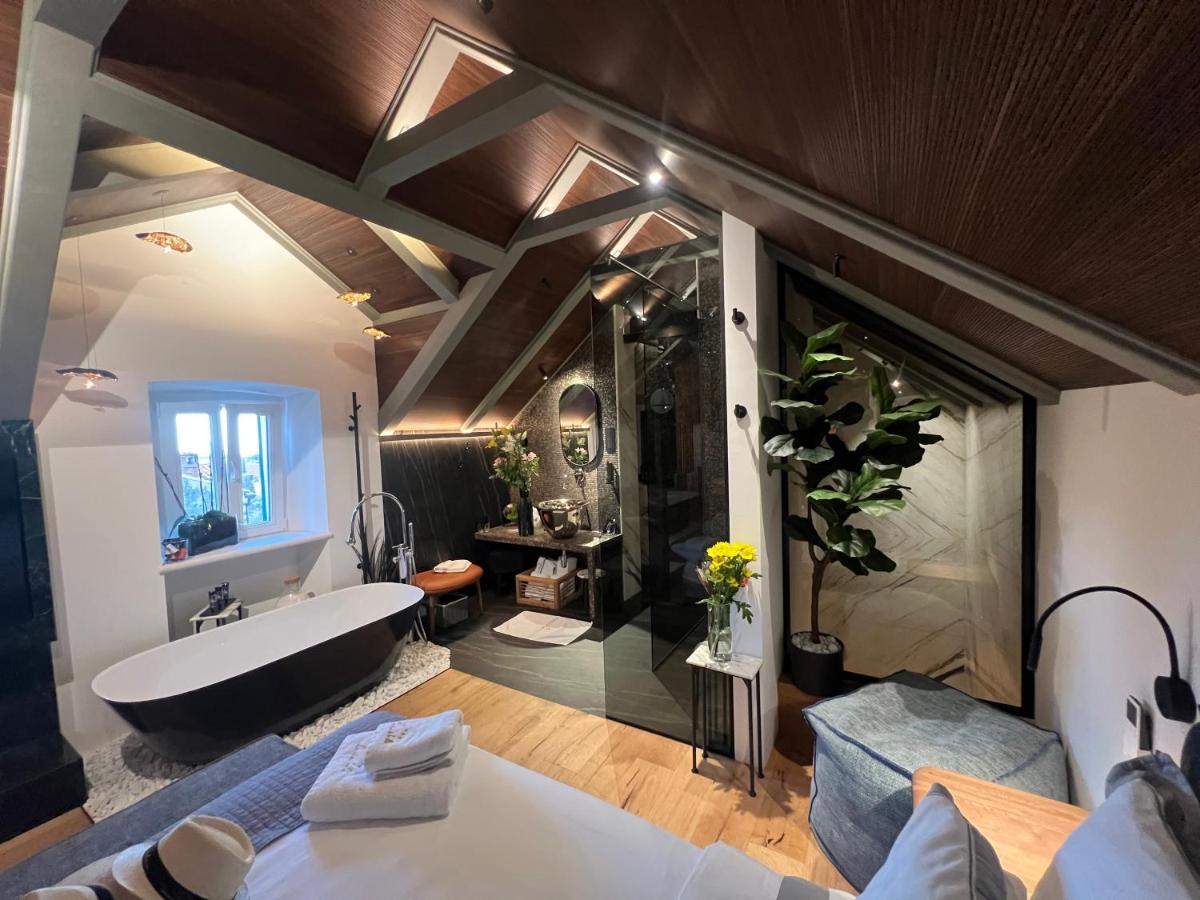 Image 2 of La Vita e Bella I