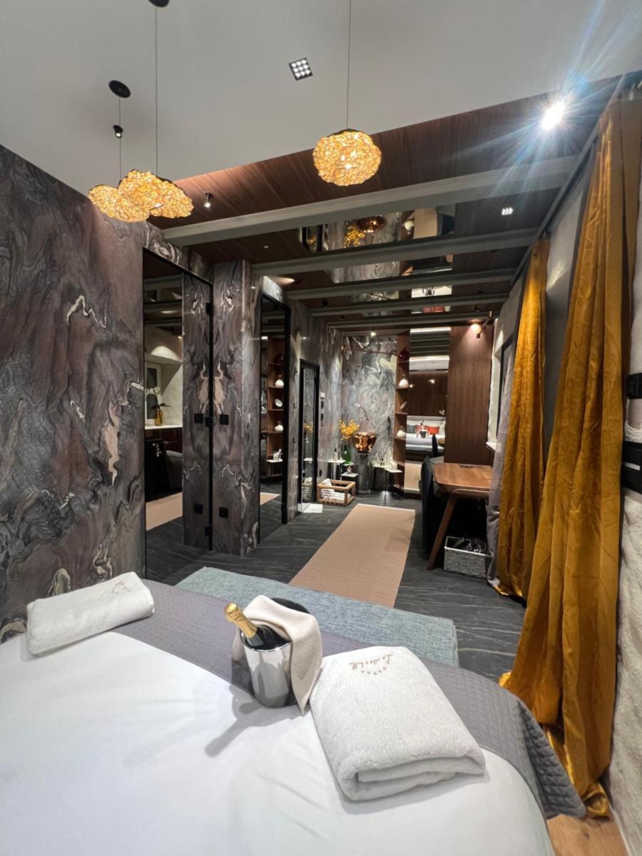 Image 1 of La Vita e Bella I