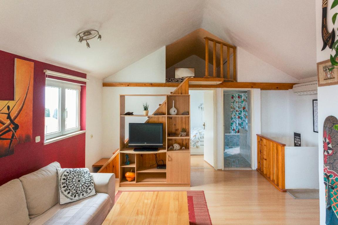 Image 6 of Laura Apartment