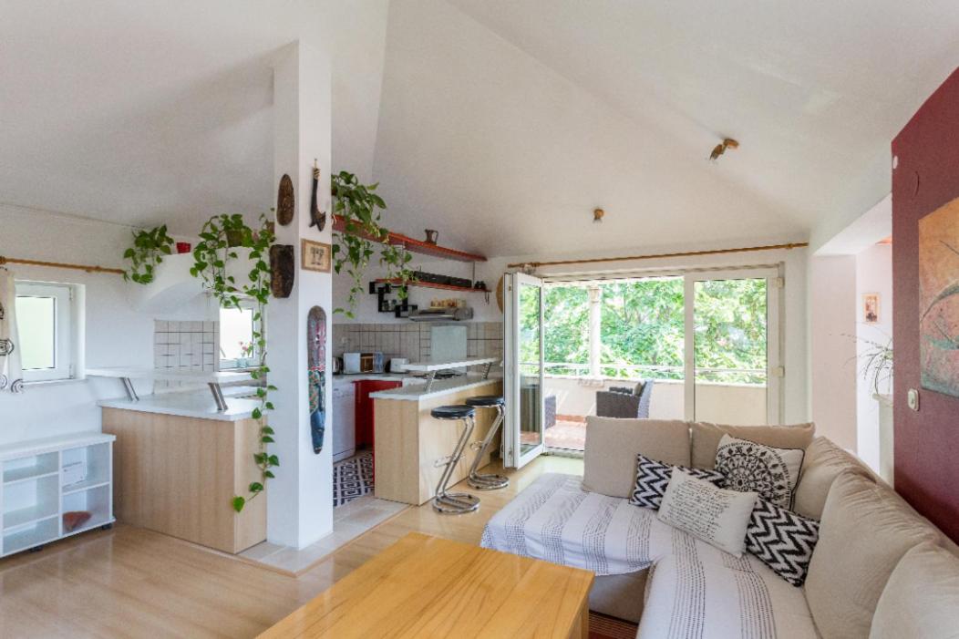 Image 2 of Laura Apartment