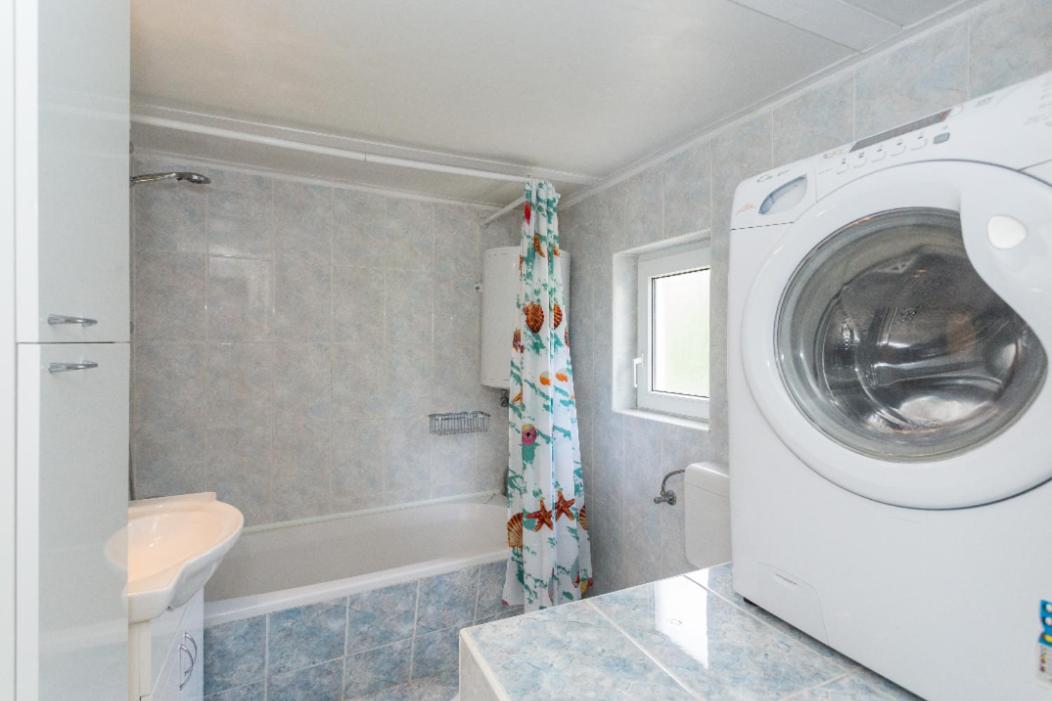 Image 3 of Laura Apartment