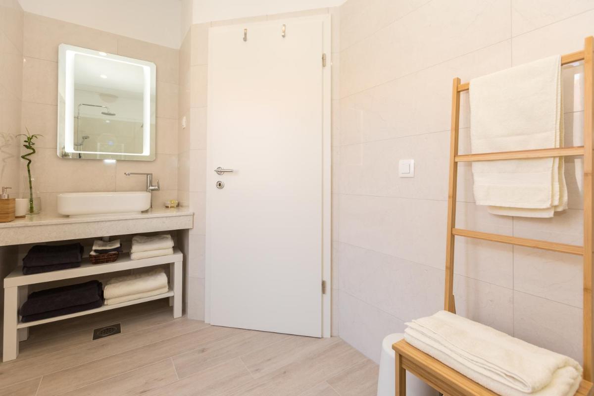 Image 6 of Liberty Town Center Room