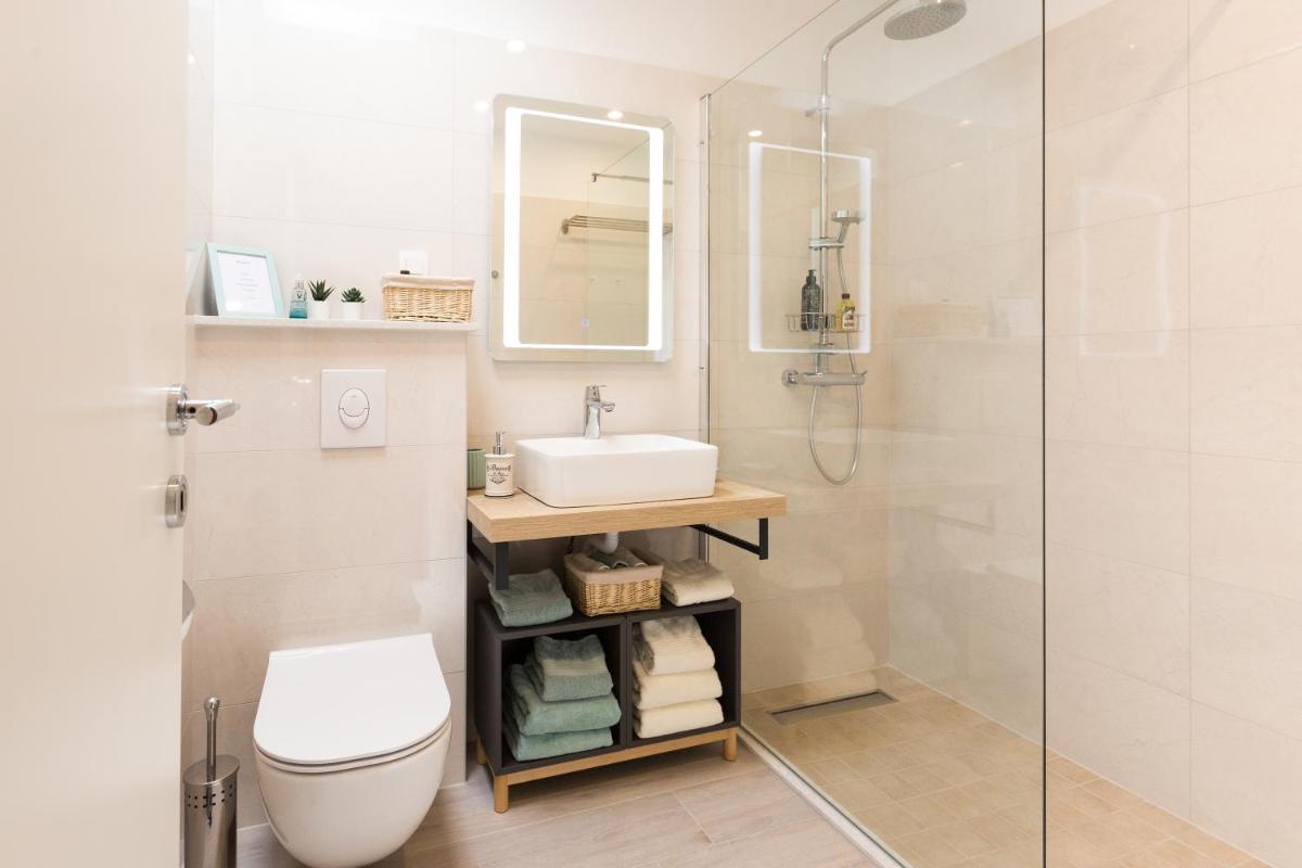 Image 4 of Liberty Town Center Room 1