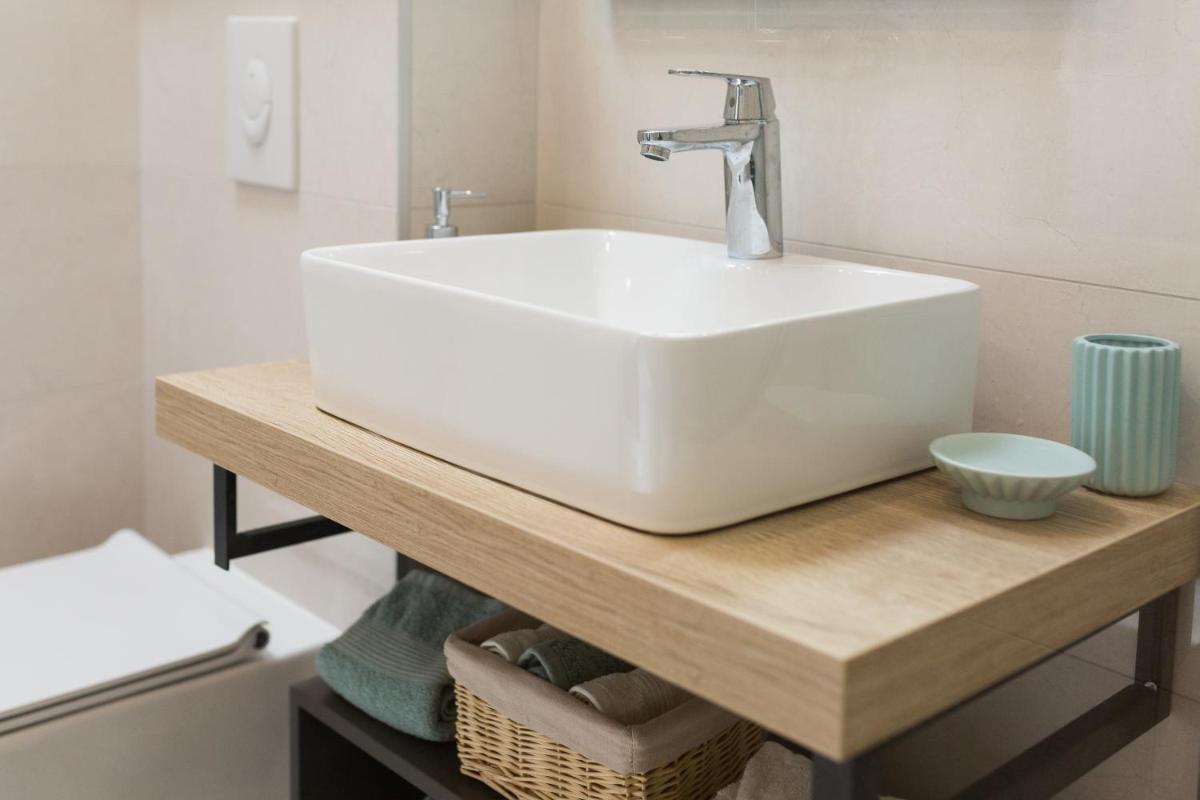 Image 5 of Liberty Town Center Room 1