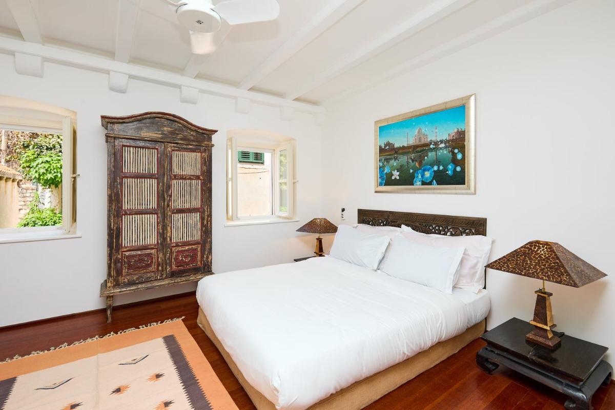 Image 6 of Luxury Villa In the Old Town with Stunning Views