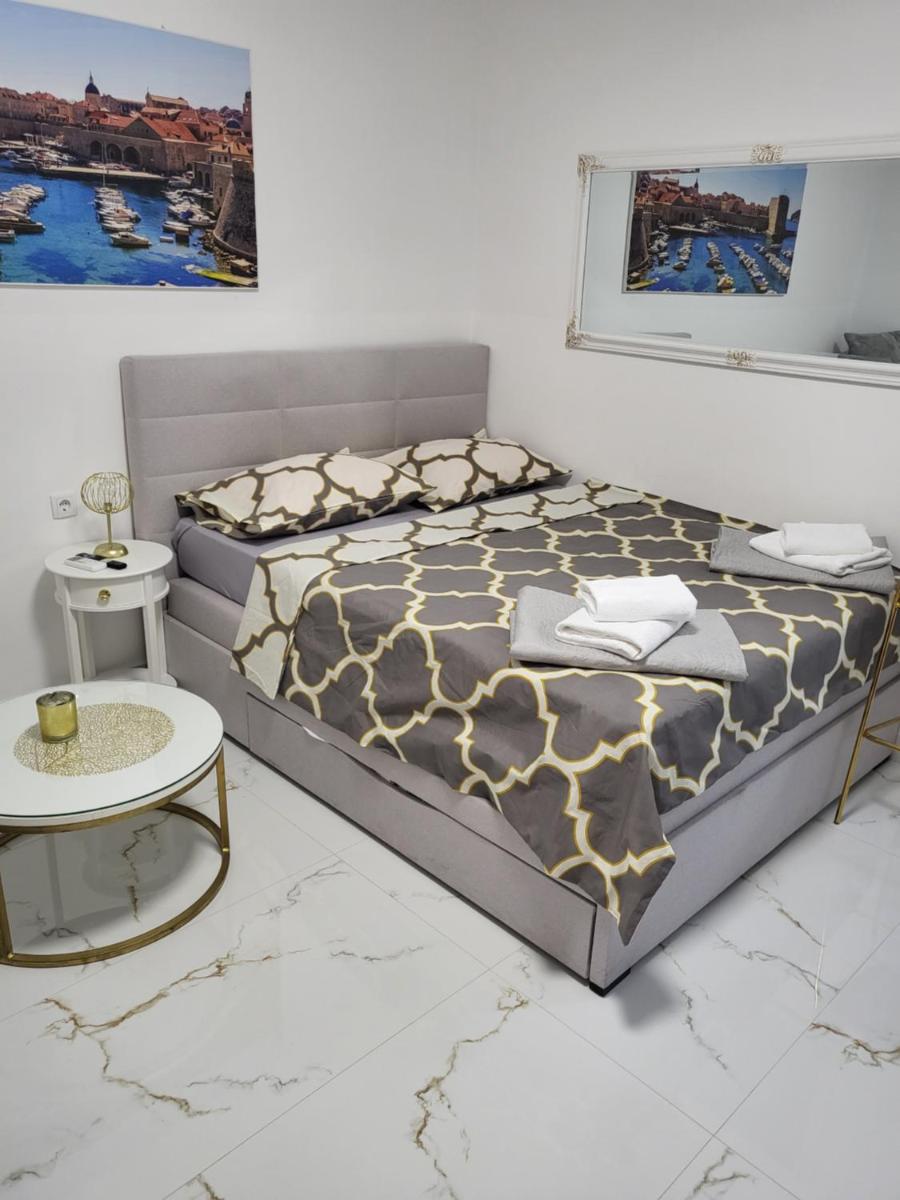 Image 1 of MANGO APARTMAN studio