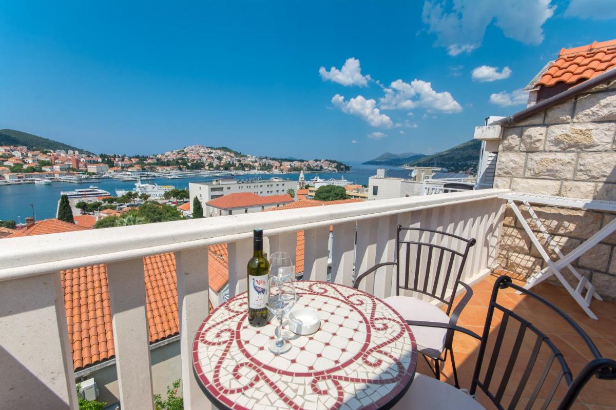 Image 4 of MODERN APARTMENT WITH SEA VIEW