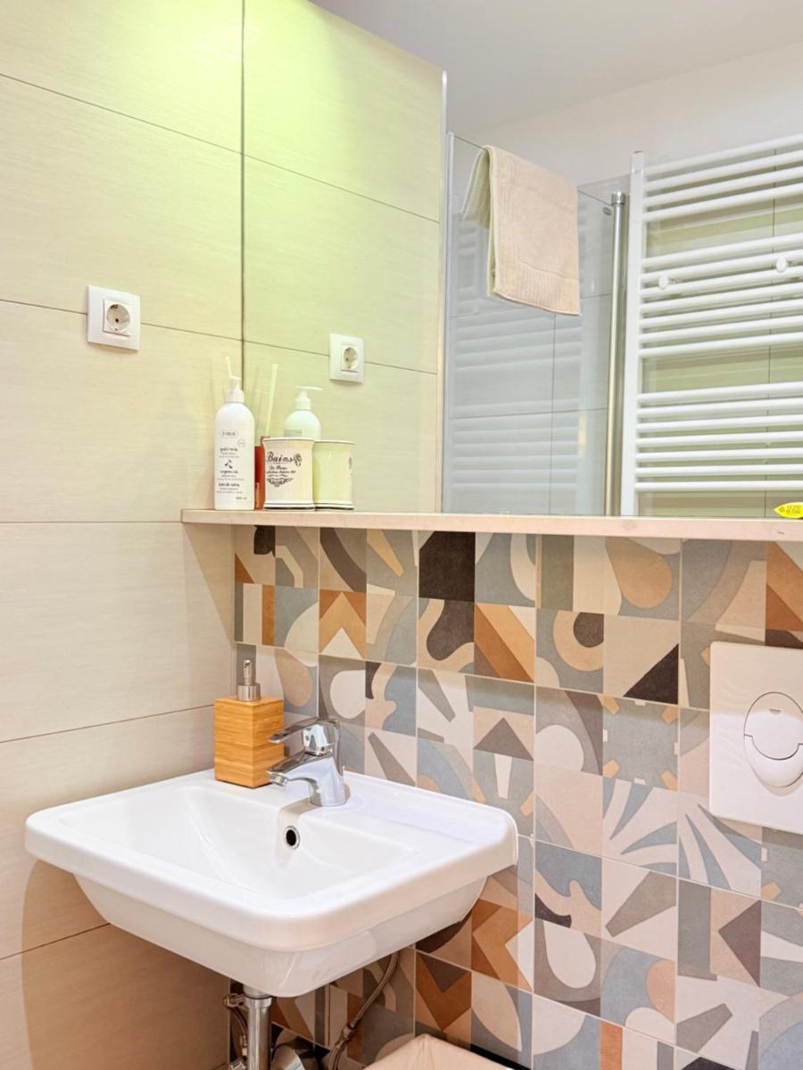 Image 6 of Midtown Studio Apartment