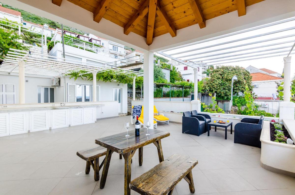 Image 1 of Miracle Apartments