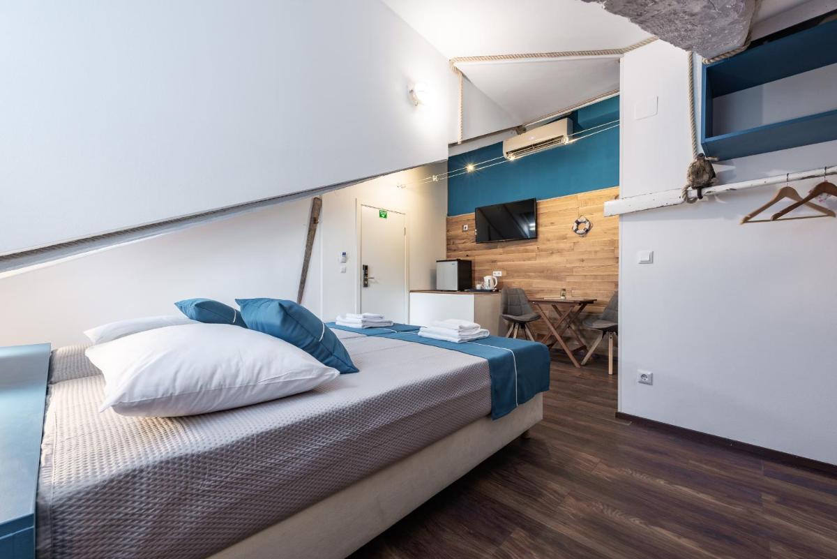 Image 3 of Nautica Room 2 – Old Town