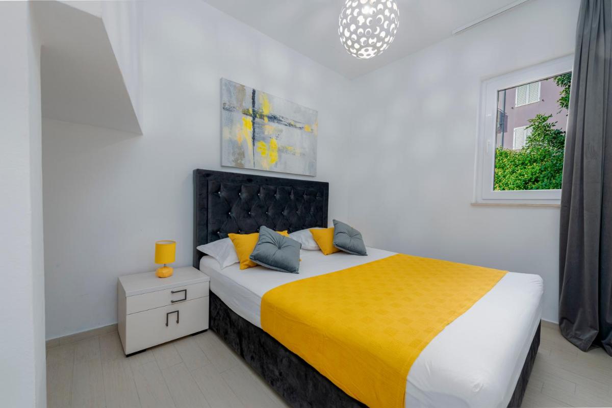 Image 1 of New Deluxe jacuzzi apartment Ana