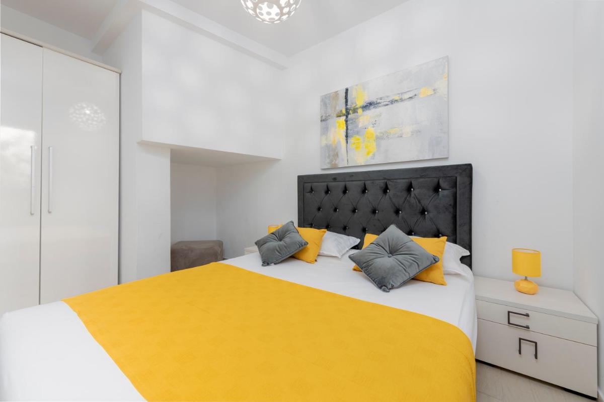 Image 6 of New Deluxe jacuzzi apartment Ana