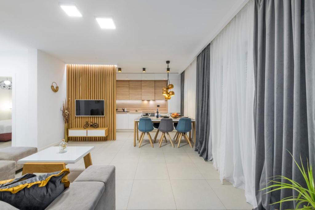 Image of New Deluxe jacuzzi apartment Ana