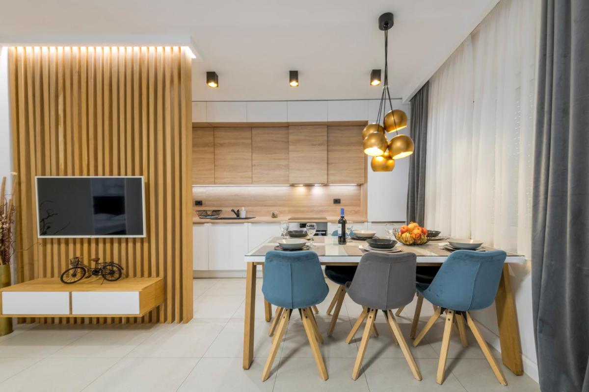 Image 4 of New Deluxe jacuzzi apartment Ana