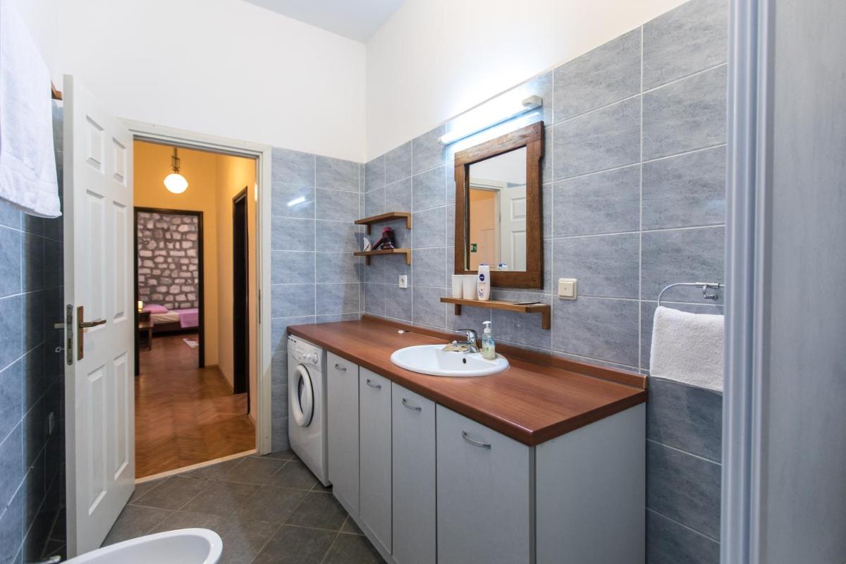 Image 2 of Old Palace Apartment