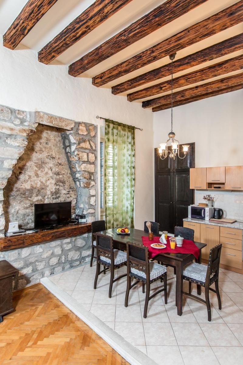 Image 3 of Old Palace Apartment