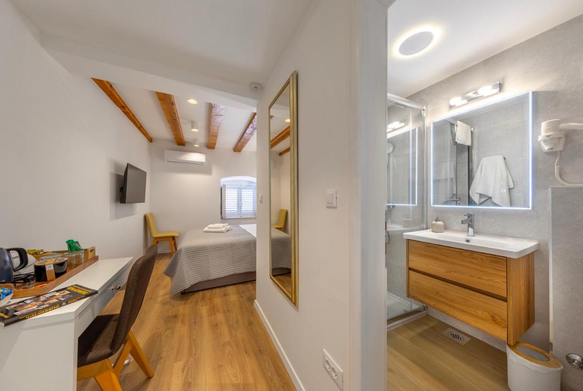 Image 2 of Palazzo Maineri Superior Double Room