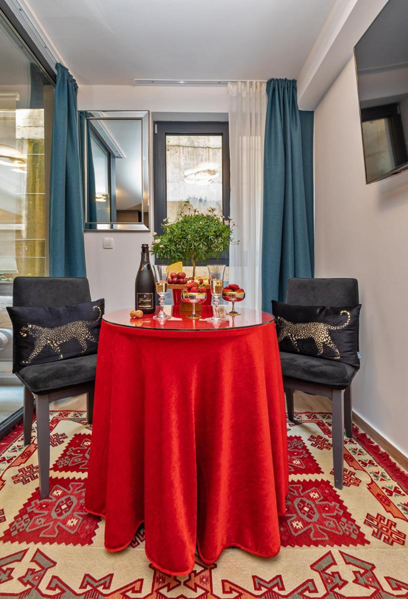 Image 3 of Perfect Downtown Apartment A217