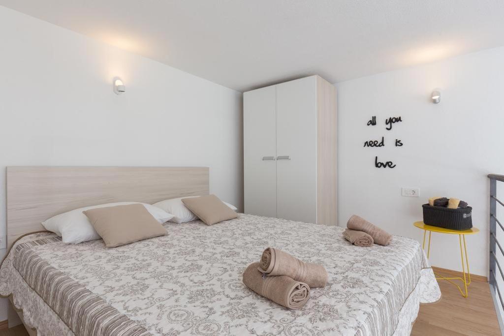 Image 6 of Pomet Delux Studio