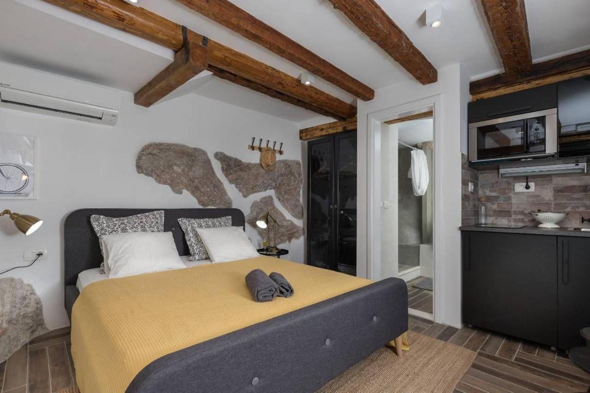 Image 1 of Private Accommodion Linda Studio