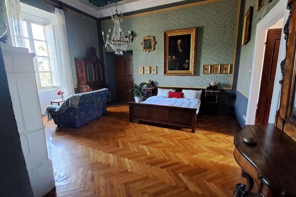 Image 5 of Renaissance villa with terrace & garden