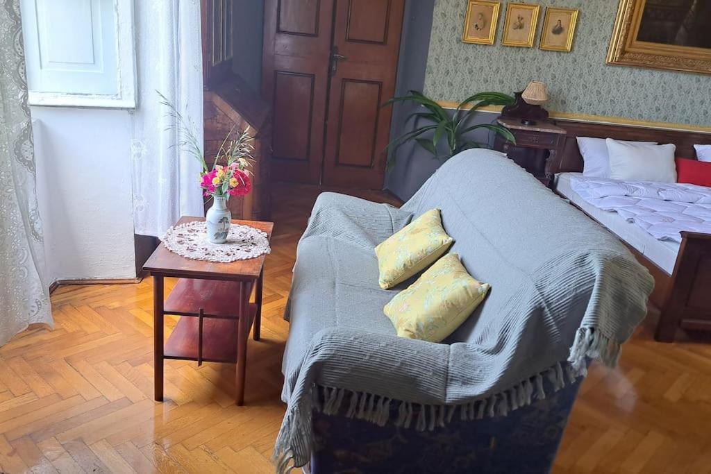 Image 2 of Renaissance villa with terrace & garden