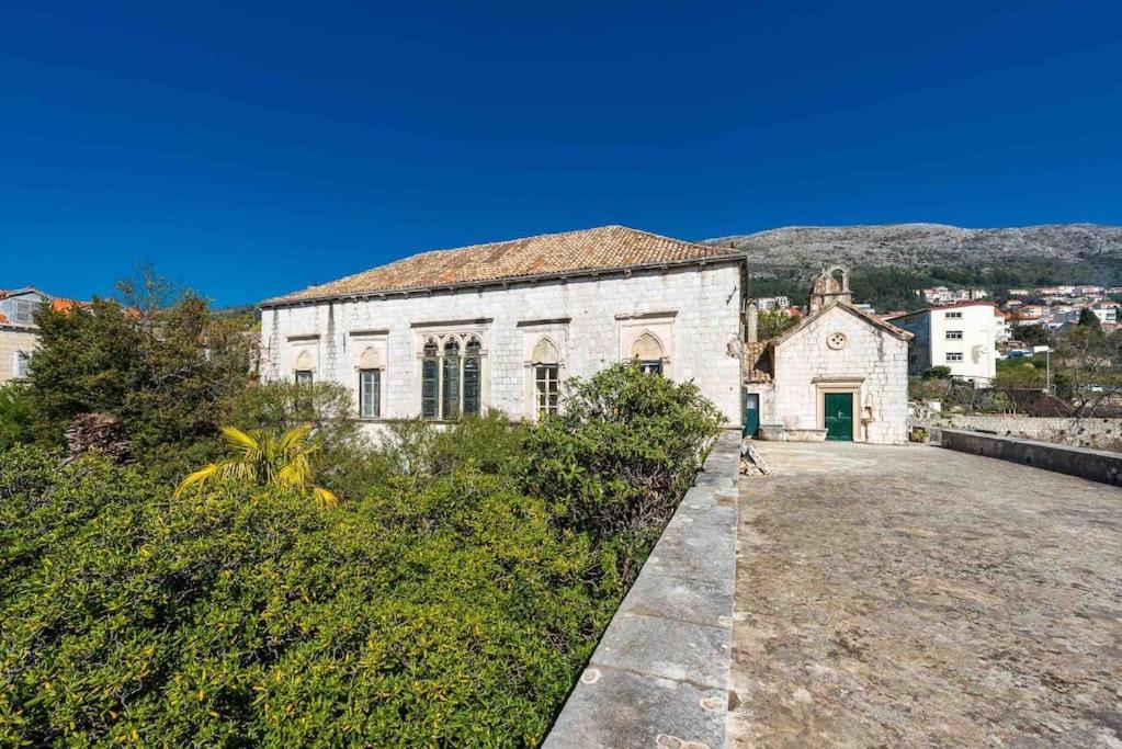 Image 4 of Renaissance villa with terrace & garden